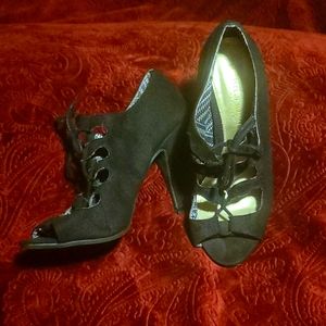 Christian Siriano Size 7.5 Strappy Black Heels